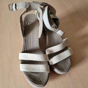 Crocs Leigh Wedge Sandal